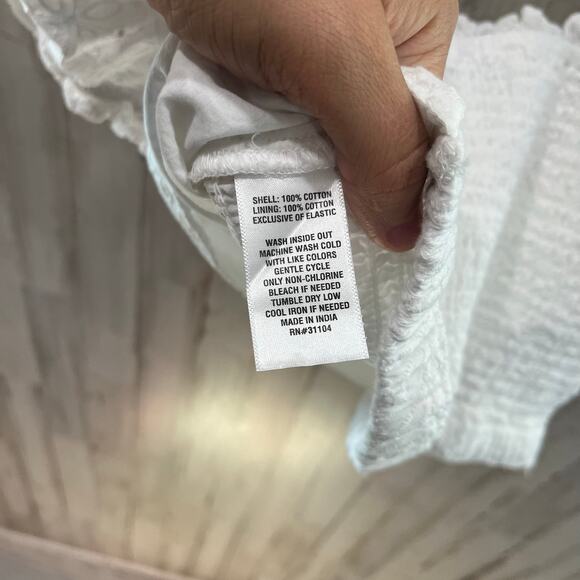 Cabana Crown & Ivy White Eyelet Puff
NWT Sleeve Crop Blouse with Smocked Back XL - Picture 7 of 9